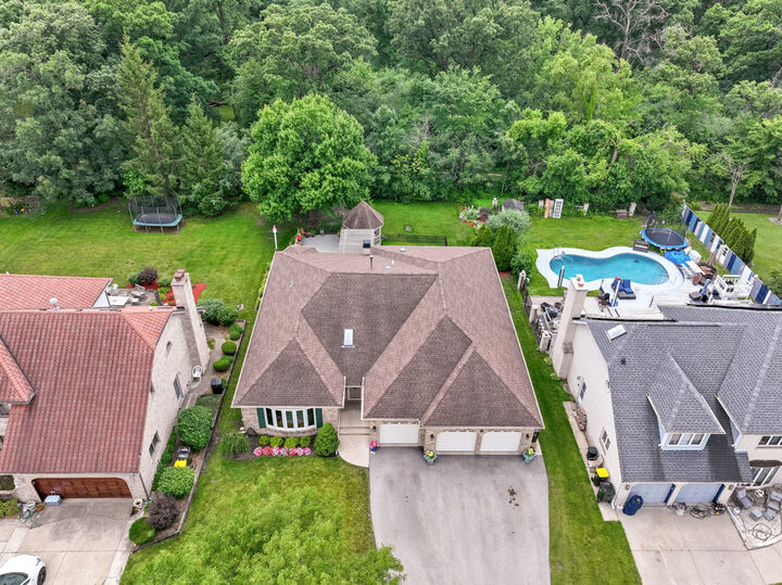 Property Photo: 142 Elizabeth Court IL 60191