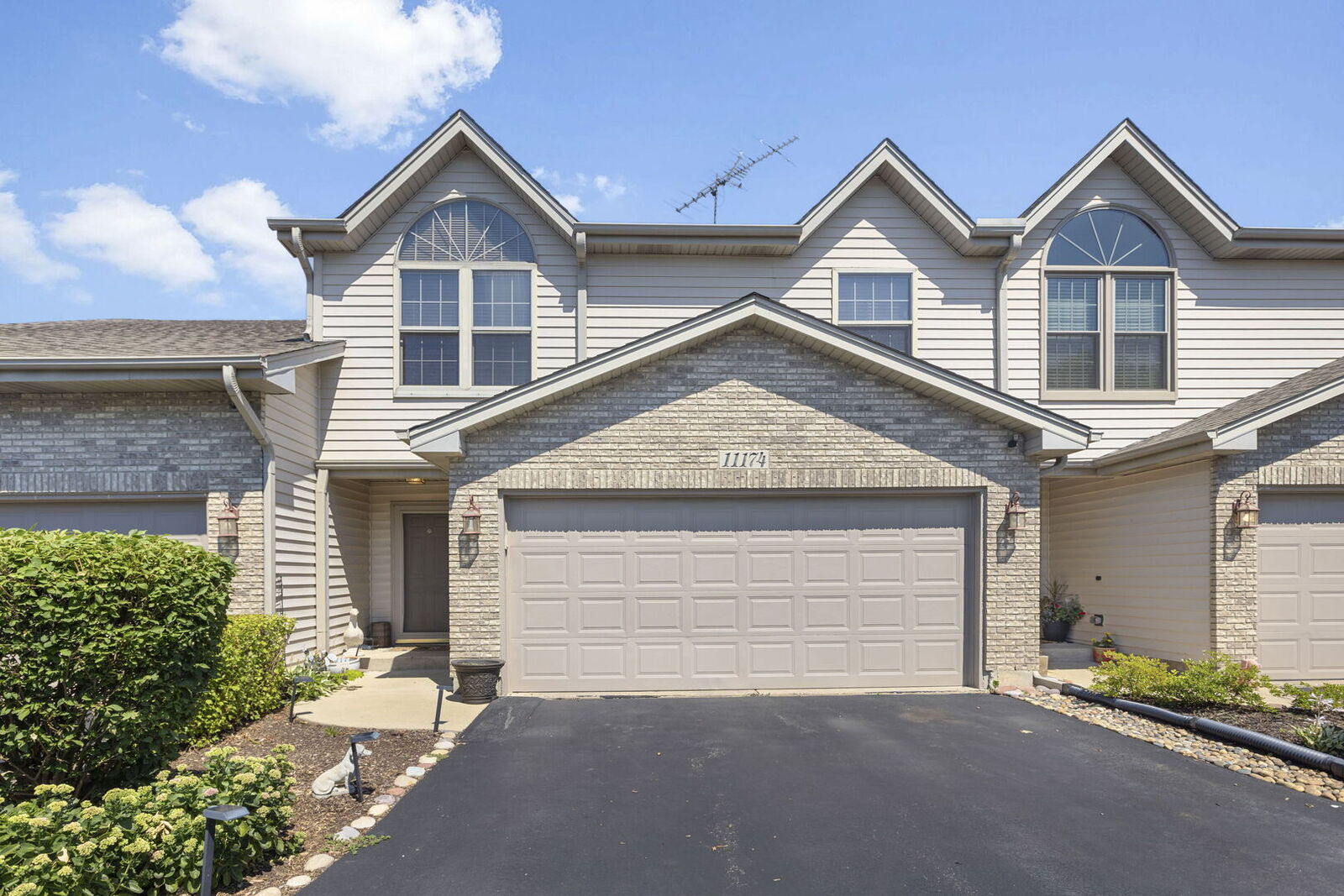 Property Photo: 11174 Algonquin Road 11174 IL 60142