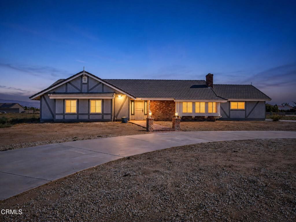 Property Photo:  6789 W Avenue A  CA 93560 