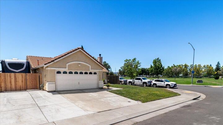 Property Photo:  2616 Nemaha Way  CA 95206 