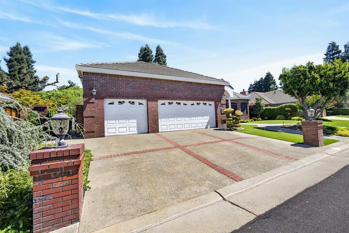 Property Photo:  4932 Roselin Way  CA 95758 