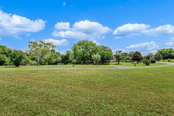 Property Photo: 2960 Old Clarksville Spgfld Rd TN 37010