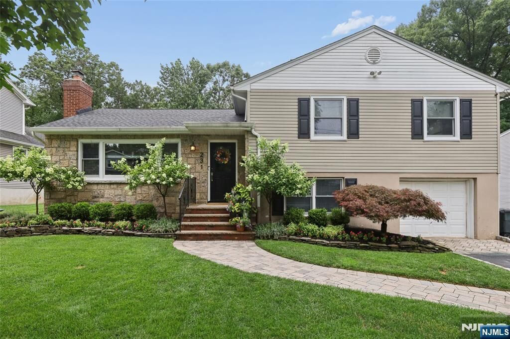 Property Photo:  231 Canterbury Drive  NJ 07446 