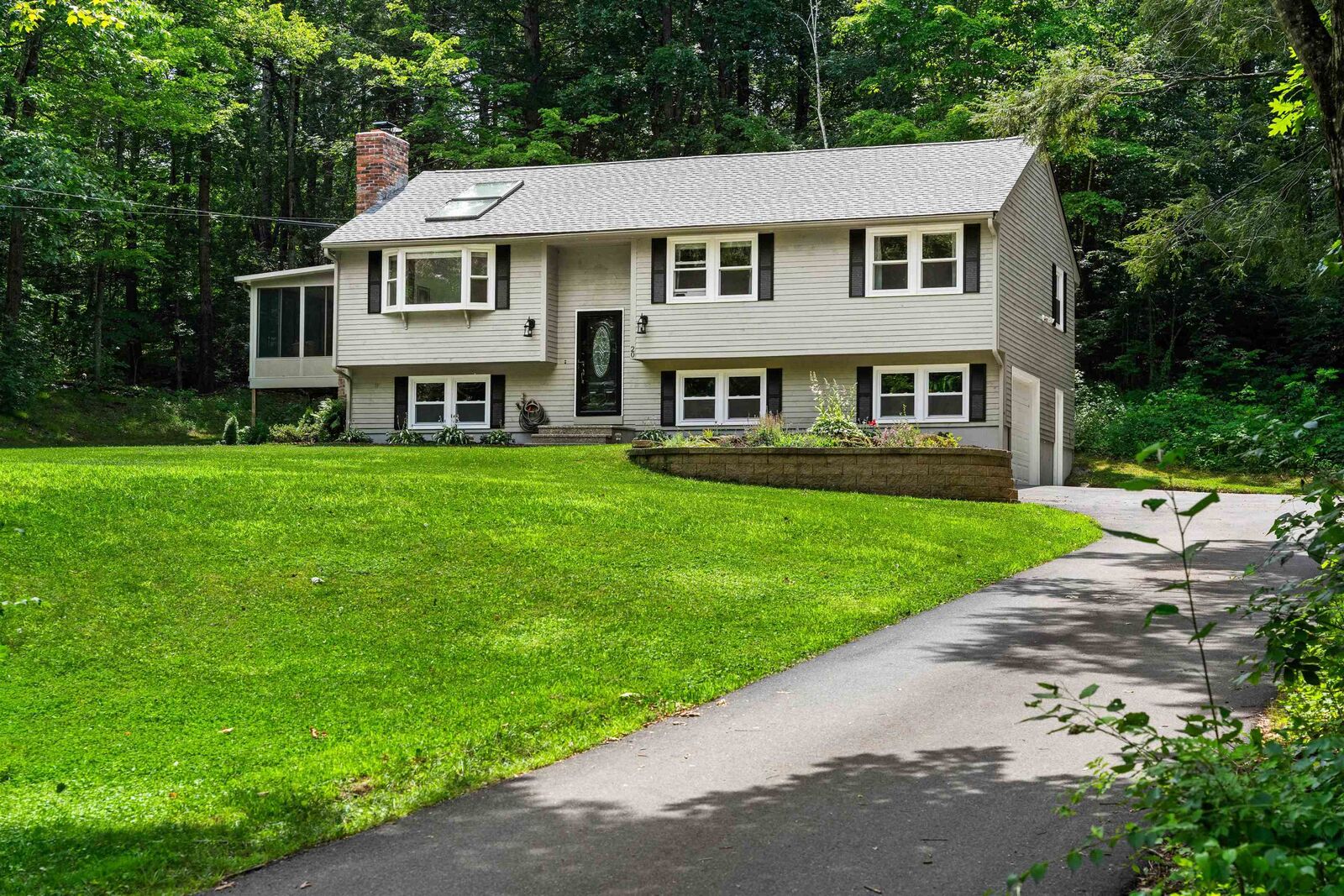 Property Photo: 20 Hawkview Road NH 03051