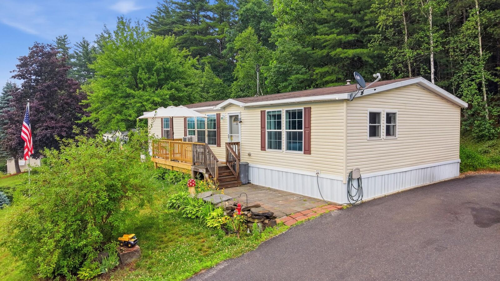 Property Photo:  26 Melendy Road  NH 03055 