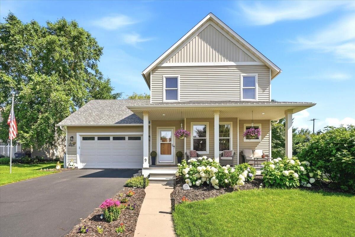 Property Photo:  9 Founders Green  WI 54016 