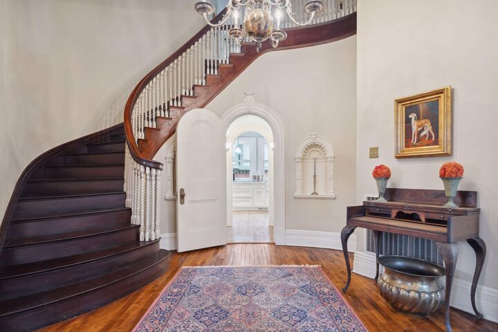 Property Photo:  1203 Mount Curve Avenue  MN 55403 