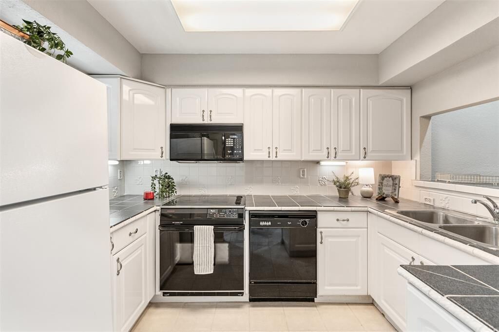 Property Photo: 2732 Copper Creek Drive 202 TX 76006