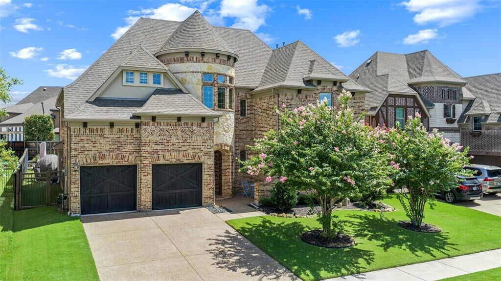 Property Photo: 2120 Hidalgo Lane TX 75034