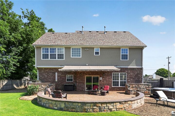 Property Photo:  1407 NW 3rd Street  AR 72712 