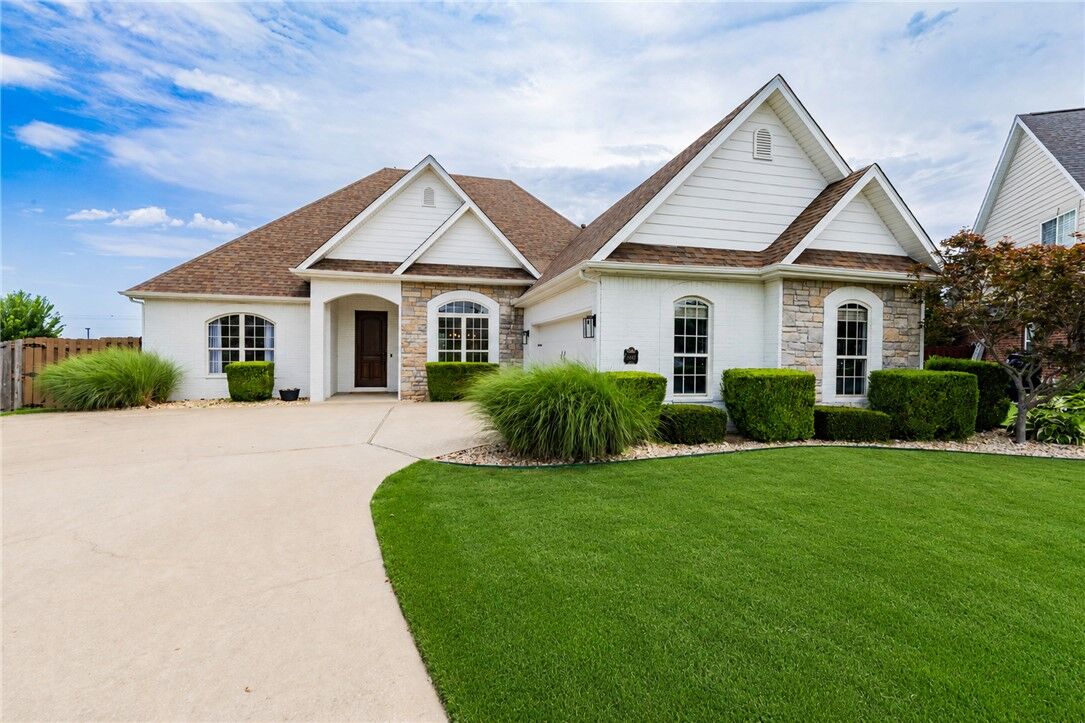 Property Photo: 5087 S Strathmore Station Drive AR 72758