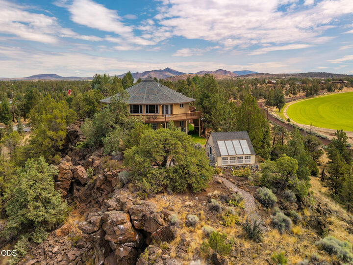 Property Photo: 5365 NW Zamia Avenue OR 97756