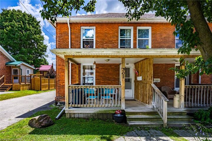 302 Simcoe Street — photo 1