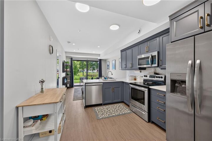 Property Photo:  