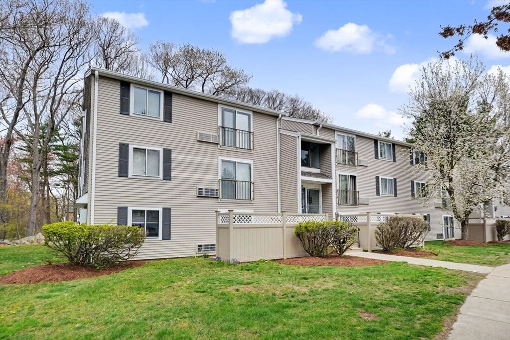 Property Photo:  15 Village Rock Lane 10  MA 01760 