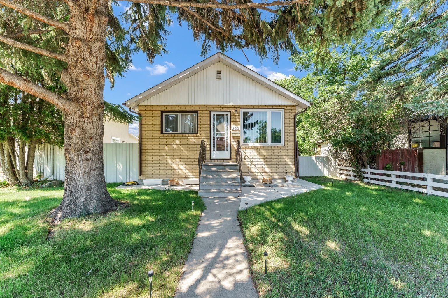 Property Photo:  162 2 Street NE  AB T1A 5K9 
