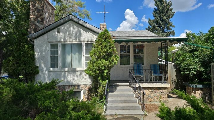 Property Photo:  1815 1 Avenue N  AB T1H 0A6 