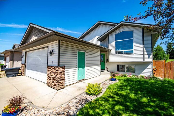 Property Photo:  8 Iron Wolf Ridge  AB T4L 2K2 
