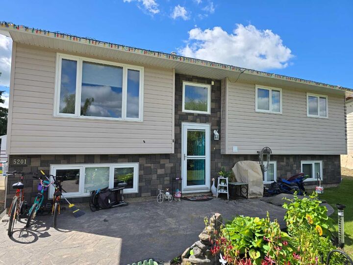 Property Photo: 5201 55 Avenue AB T0H 0E0