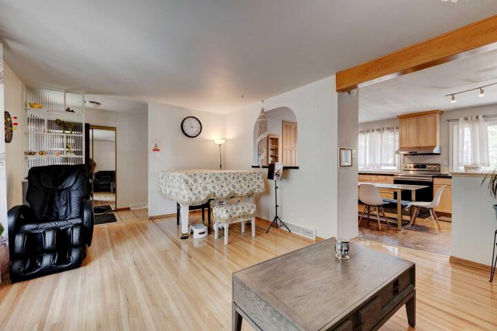 Property Photo: 212 Hendon Drive NW AB T2K 1Z2