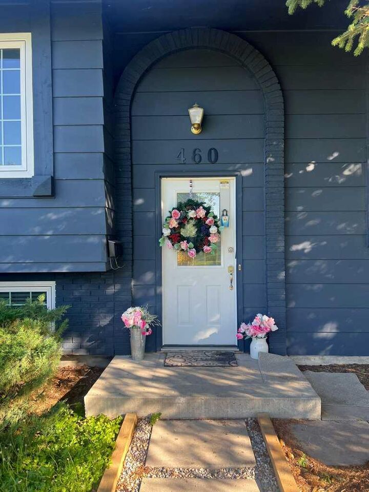 Property Photo:  460 Parkridge Crescent SE  AB T2J 5A9 