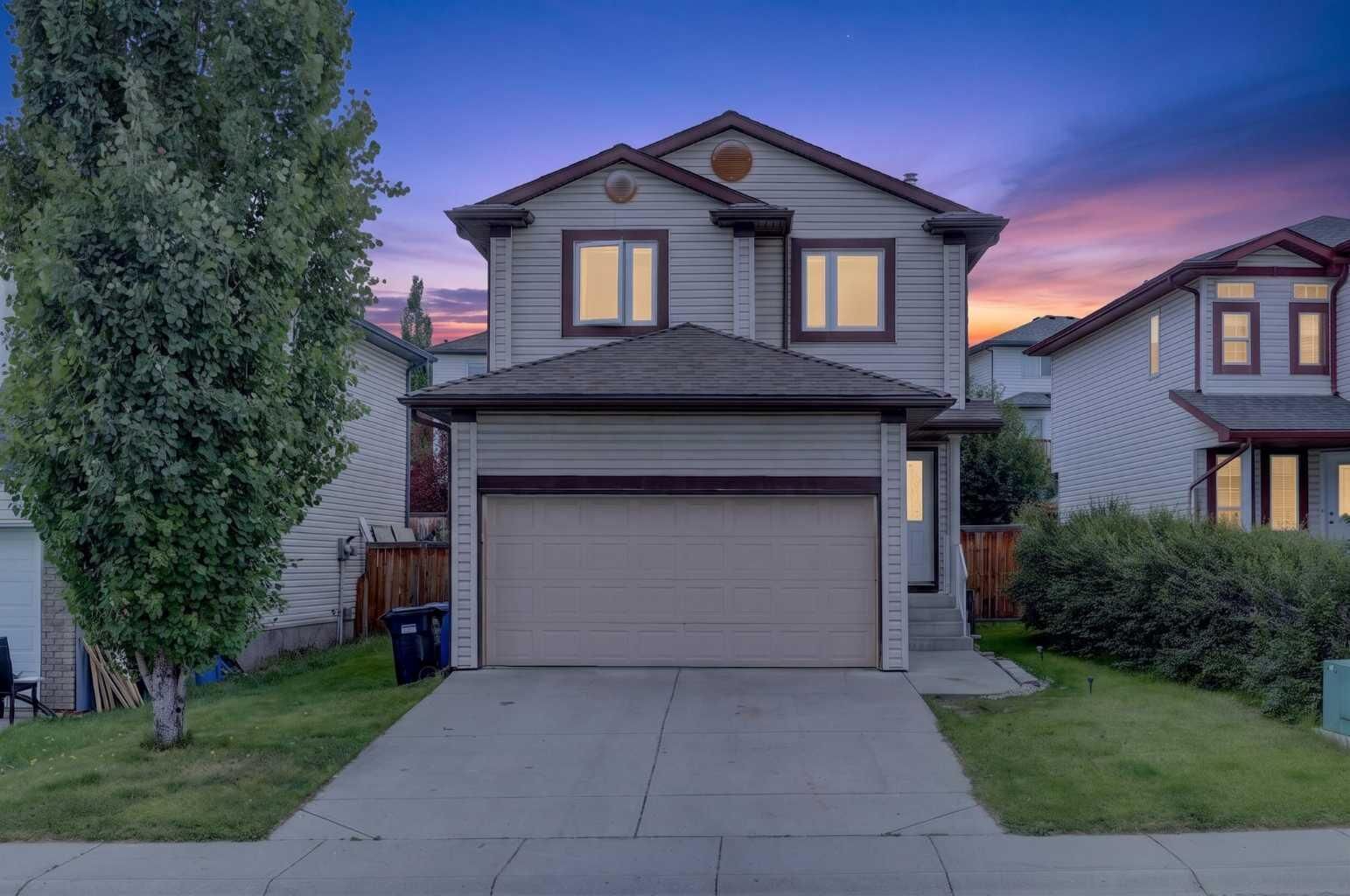Property Photo:  138 Tuscarora Way NW  AB T3L 2H1 