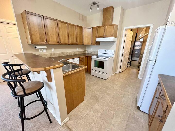 Property Photo: 137 Silkstone Road W 7 AB T1J 3H6