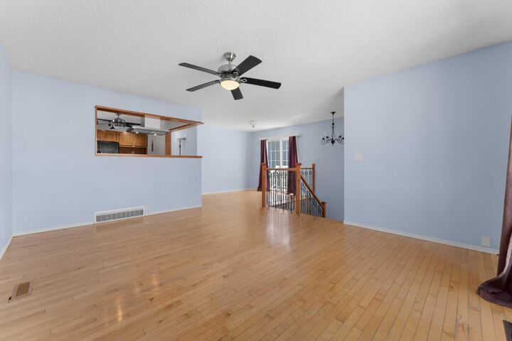 Property Photo: 27 Elk Hill SE AB T4B 1Z1