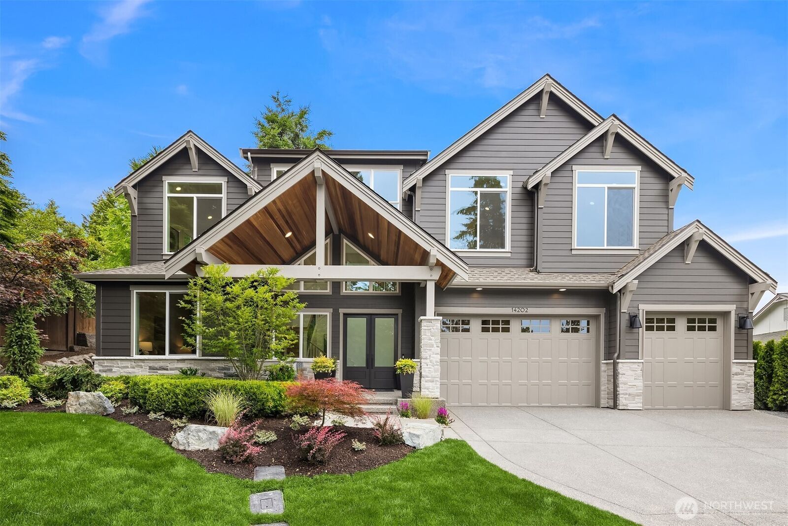 Property Photo: 14202 NE 63rd Court WA 98052