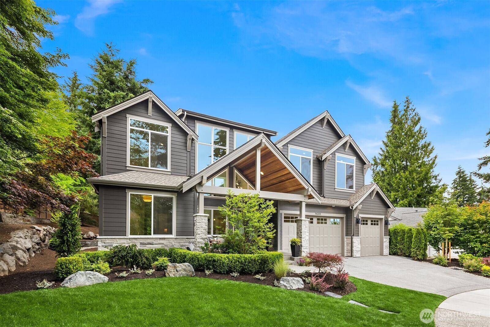 Property Photo: 14202 NE 63rd Court WA 98052