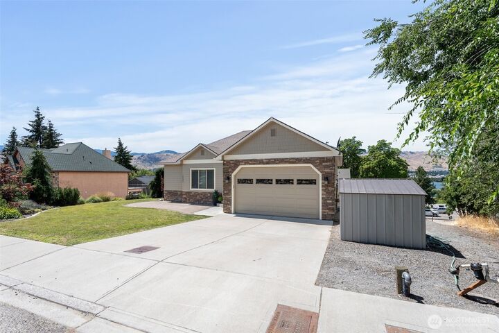 Property Photo: 1541 N Anne Avenue WA 98802