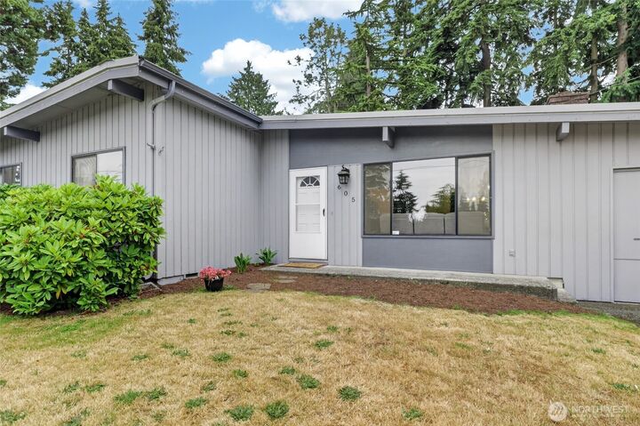 Property Photo:  605 S 304th Street  WA 98003 