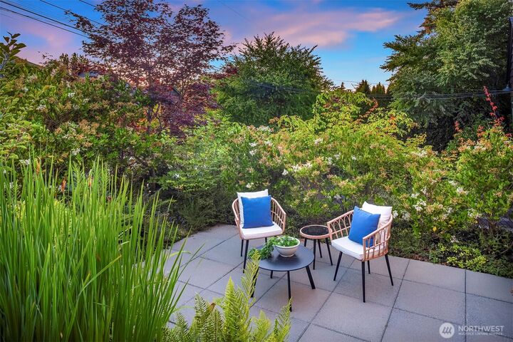 Property Photo: 2612 1st Avenue N WA 98109