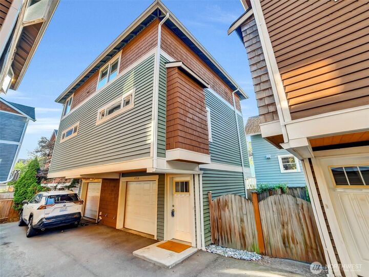 Property Photo:  4516  Dayton Avenue N  WA 98103 
