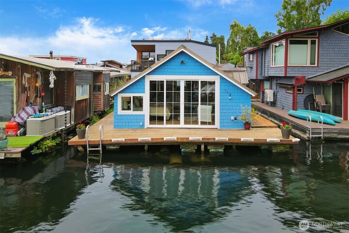 Property Photo:  3146  Portage Bay Place  E B  WA 98102 