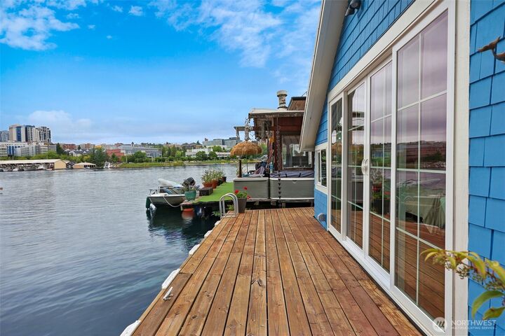 Property Photo: 3146 Portage Bay Place E B WA 98102