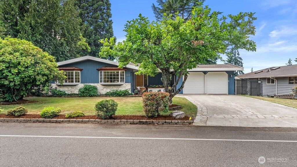 Property Photo: 5059 116th Avenue SE WA 98006