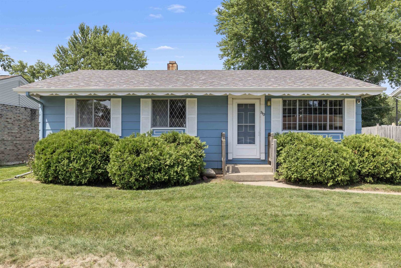 Property Photo:  2112 Maple Avenue  IL 61111 