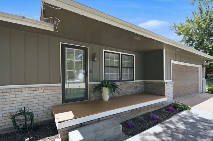 Photo de la propriété: 620 N Douglas St KS 67152-2931