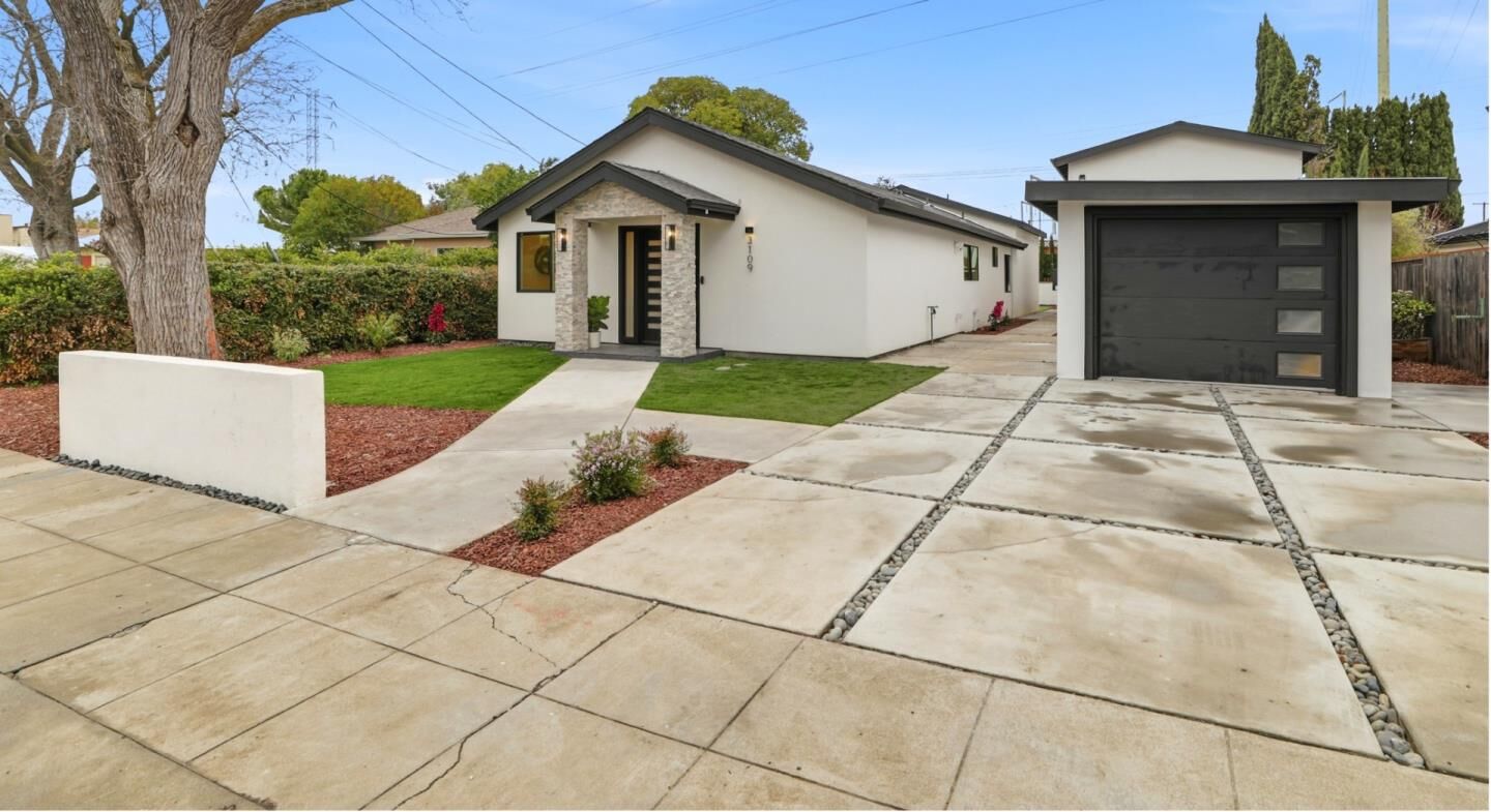 Property Photo: 3109 Maddux Drive CA 94303