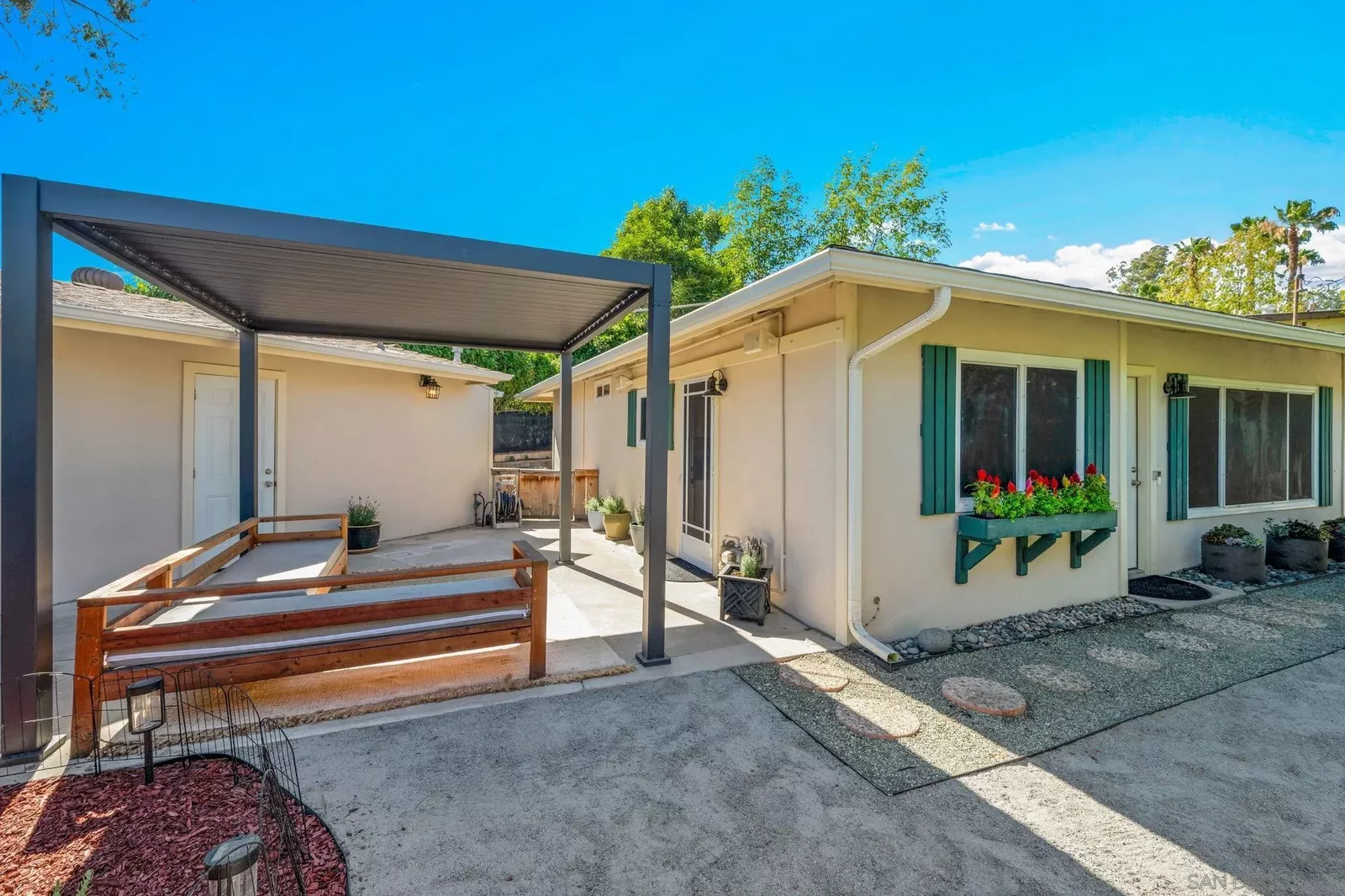 Property Photo: 917 Chestnut St CA 92025