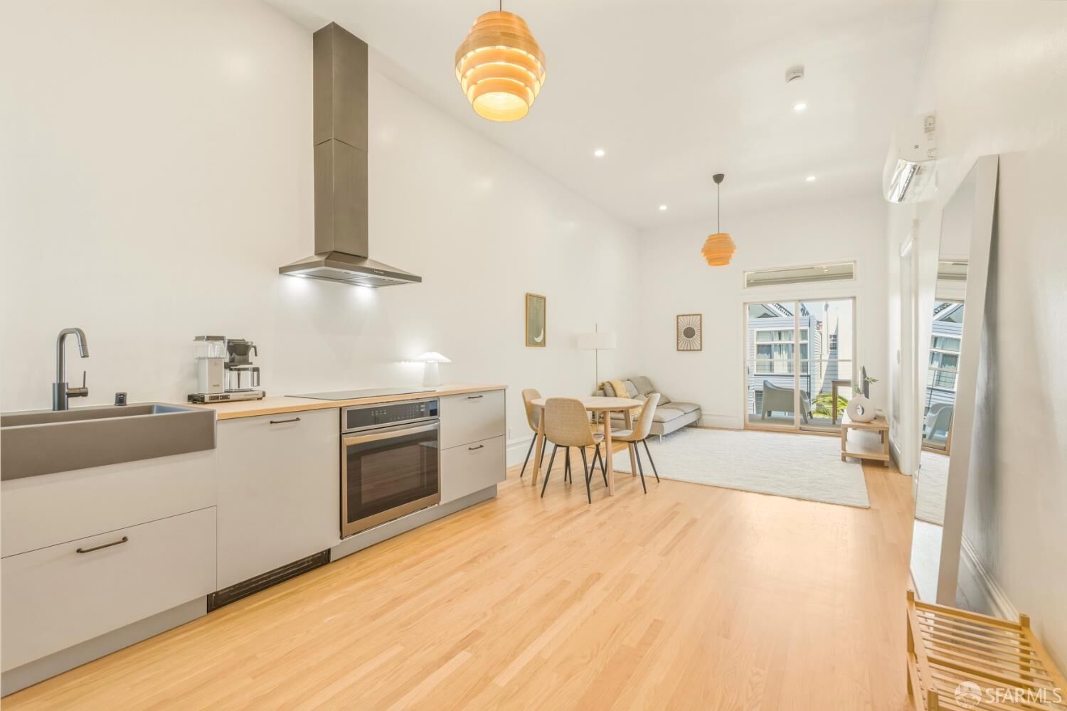 Property Photo:  519 Capp Street B  CA 94110 