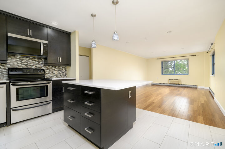 Property Photo:  51 Schuyler Avenue 3B  CT 06902 