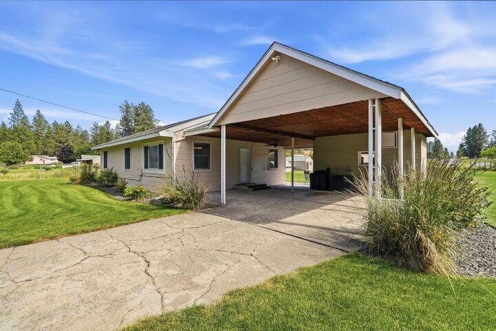 Property Photo: 4307 W 40th Ave WA 99224