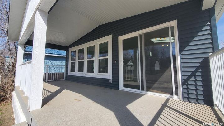 Property Photo:  405 2nd Avenue SE  SK S4H 1W9 