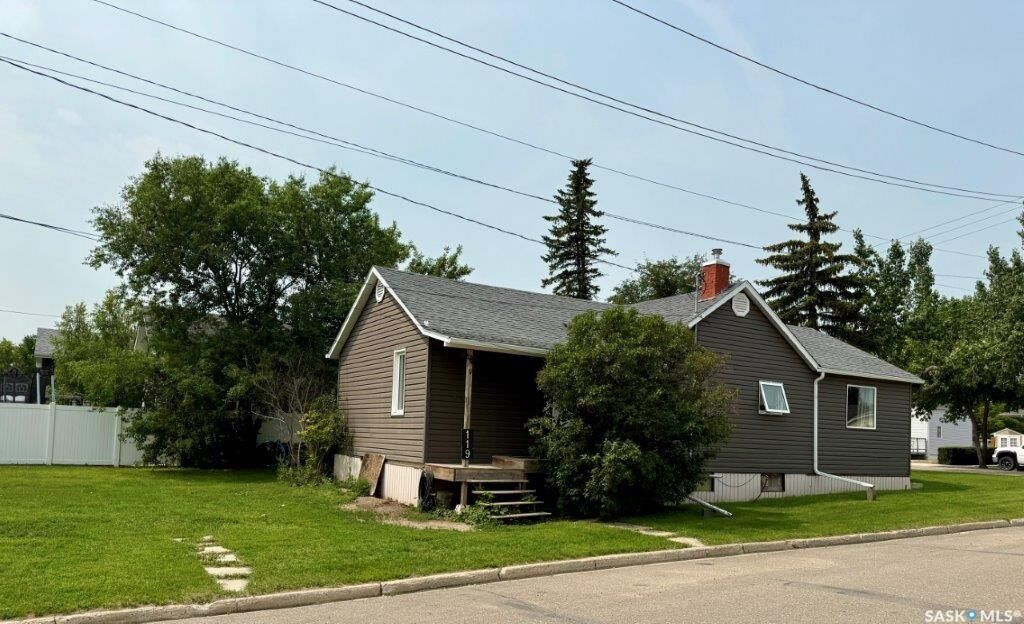 Property Photo:  119 7th Avenue E  SK S0L 1S0 