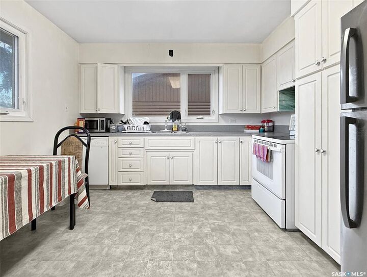 Property Photo: 355 3rd Avenue SE SK S9H 3K6