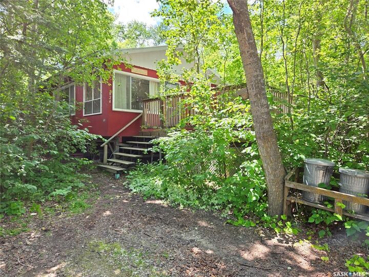 Property Photo:  824 Lakeside Avenue  SK S0C 0R0 