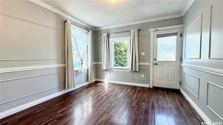 Property Photo:  320 M Avenue N  SK S7L 2S5 