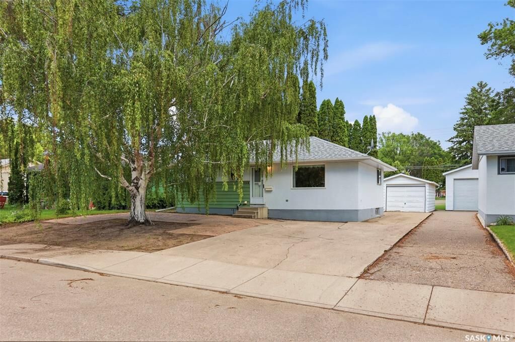 Property Photo: 908 X Avenue N SK S7L 3K4